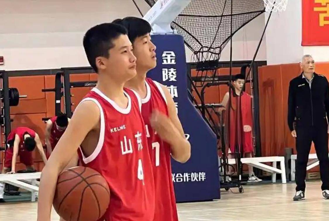 亚博体育游戏欧篮联赛程吃紧，山东男篮官宣日临场应变，球迷炸锅，官宣口径保持一致的简单介绍